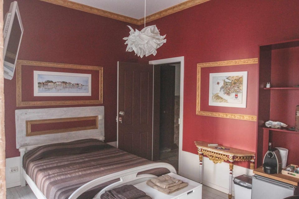Facade/entrance, Decorative detail, Bedroom