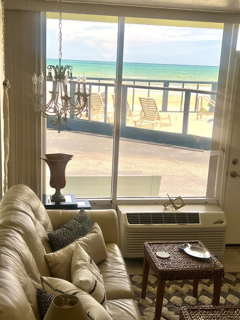 Ocean Breeze - Ocean Front at Symphony Beach Club! House in Ormond Beach