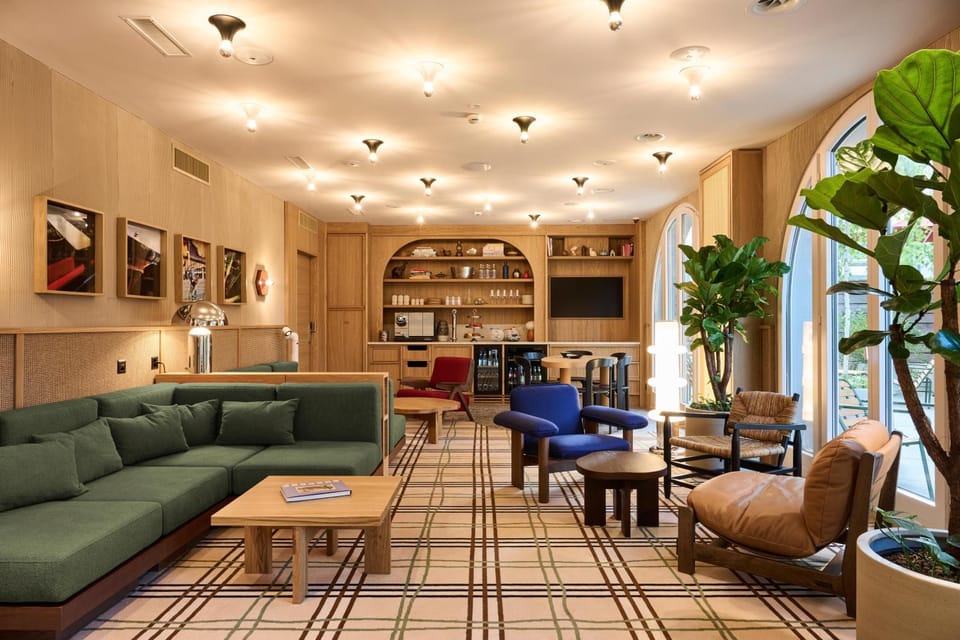 Communal lounge/ TV room, Lobby or reception