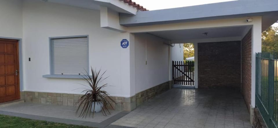 Acogedora casa en barrio tranquilo de Piriápolis House in Piriápolis