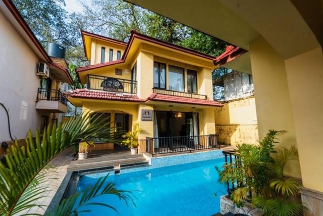 Property building, Swimming pool, Swimming pool