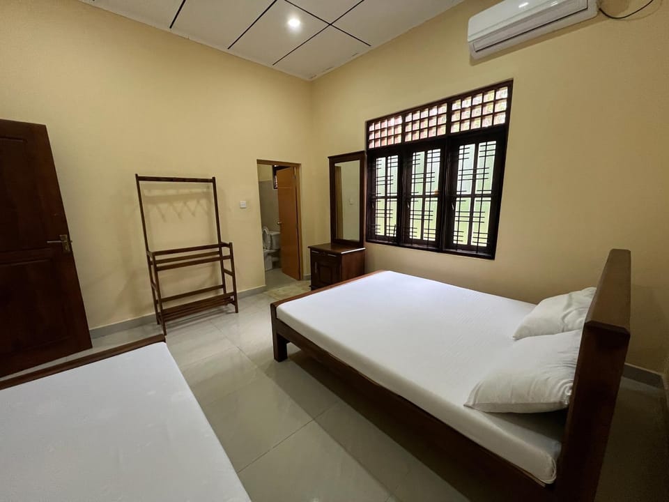 Photo of the whole room, Bedroom, air conditioner