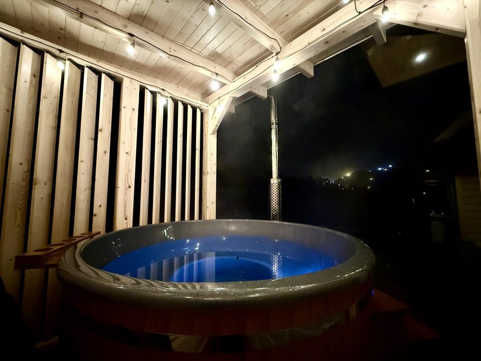 Osada Snozka - domki w górach z balią i kominkiem Chalet in Lesser Poland Voivodeship