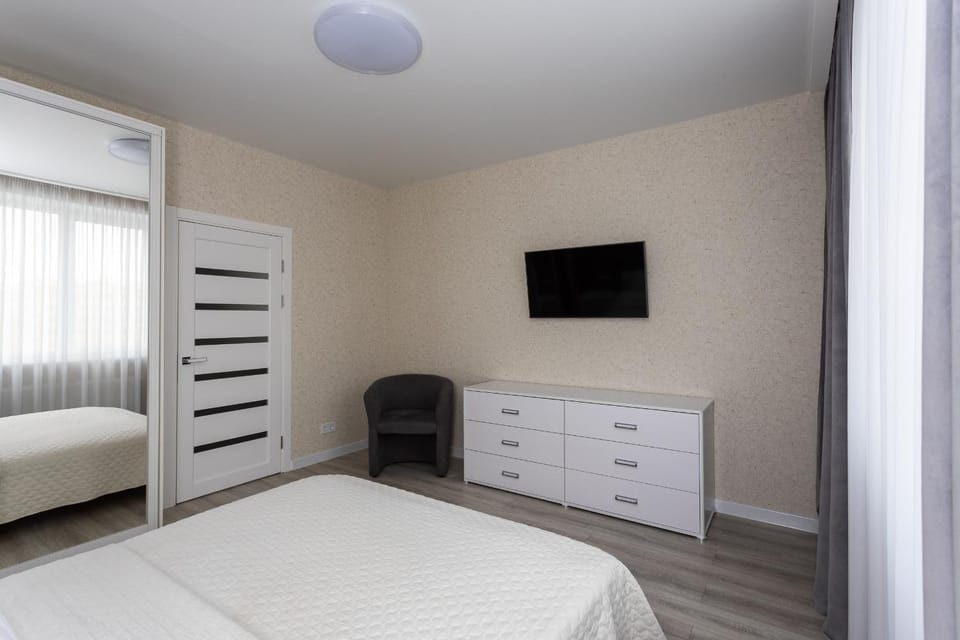Bed, TV and multimedia, Photo of the whole room, Bedroom, wardrobe