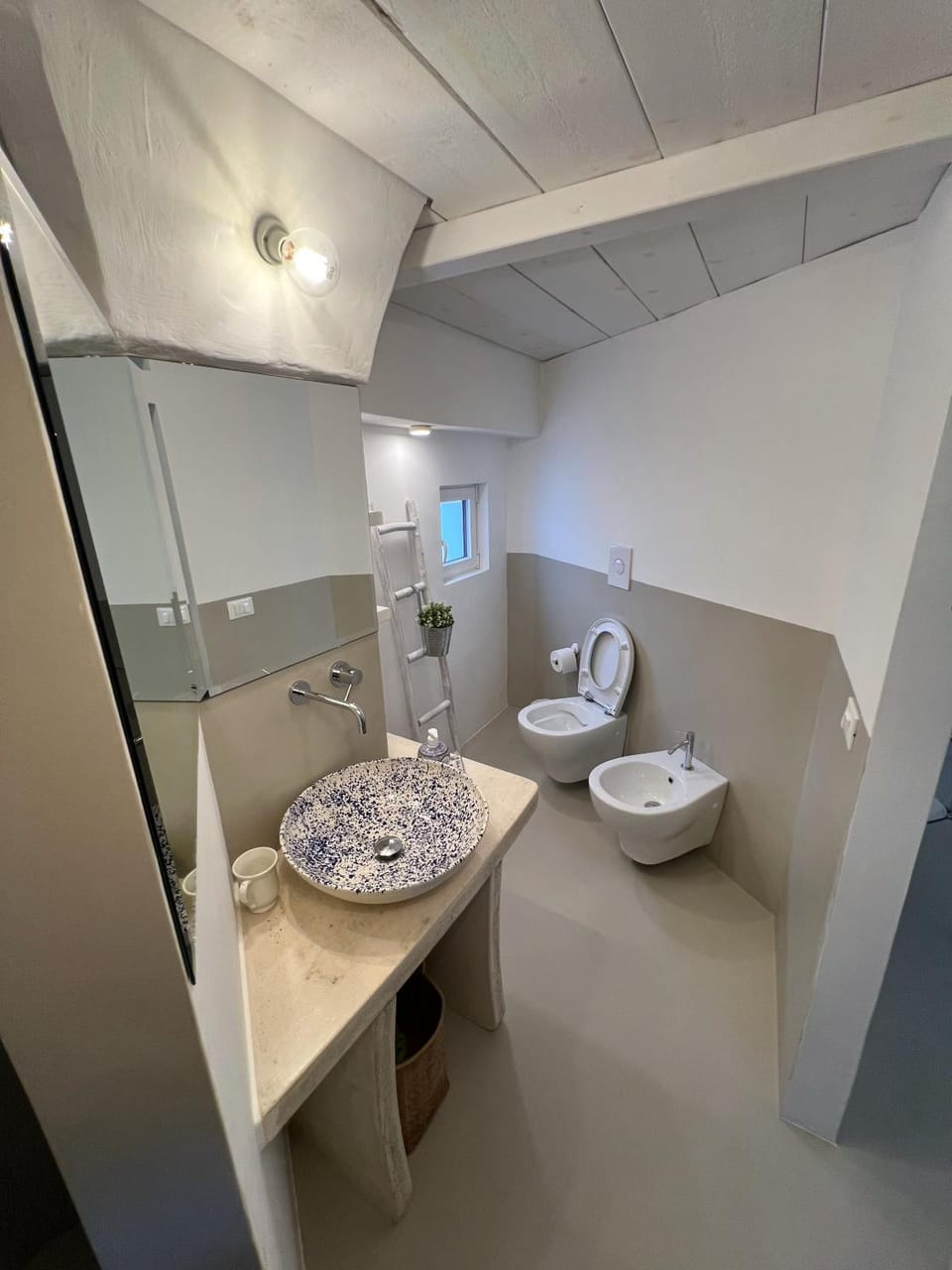 Toilet, Bathroom, towels