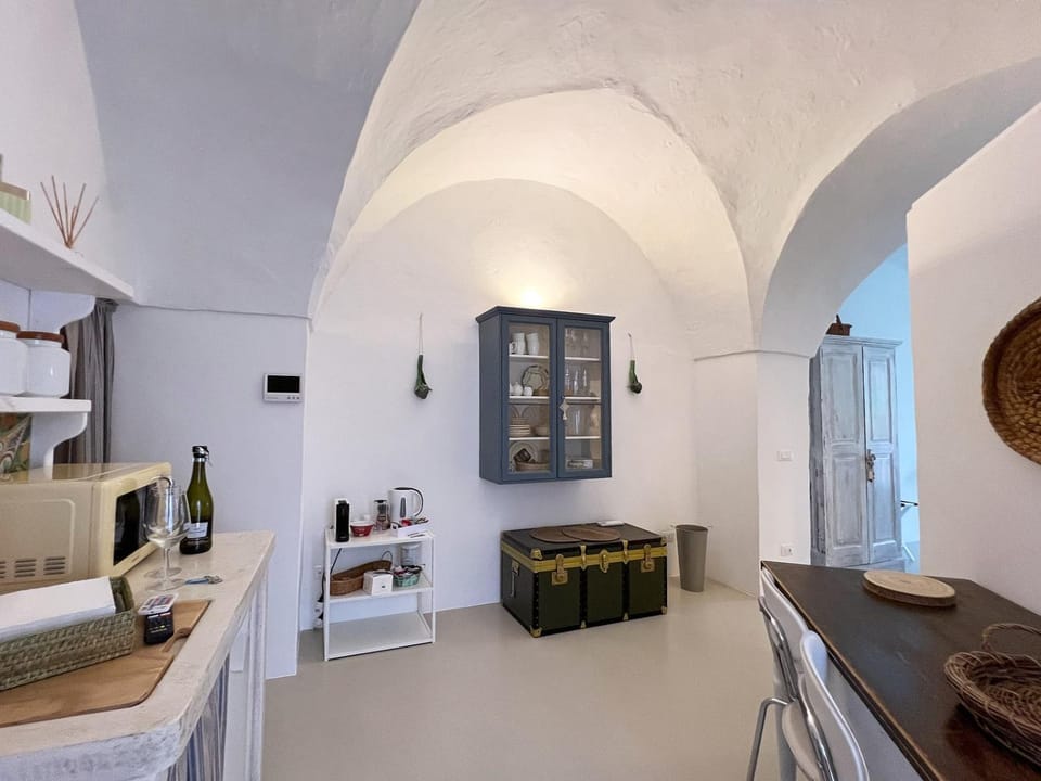 Photo of the whole room, Seating area, minibar