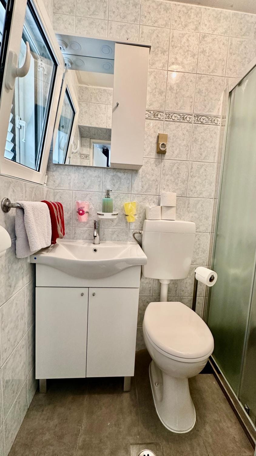 Shower, Toilet, Bathroom