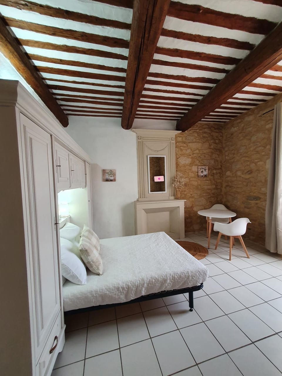 Suite parentale climatisée Castillon du Gard Bed and Breakfast in Provence