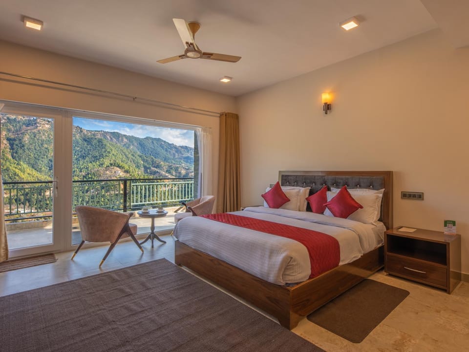 Bed, View (from property/room), Balcony/Terrace, Photo of the whole room, Seating area, Bedroom, Mountain view, fireplace