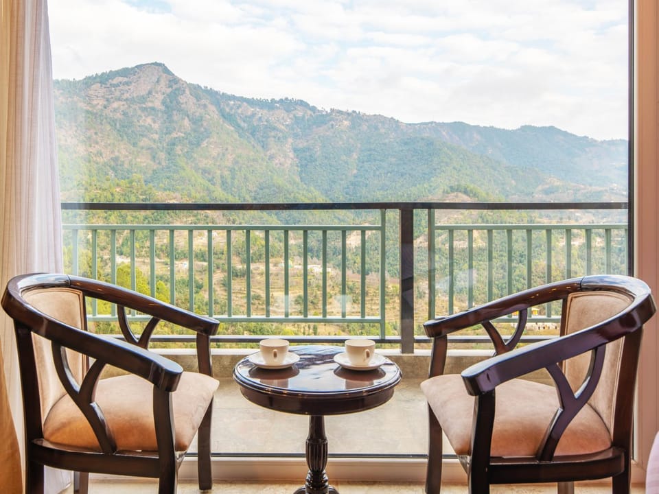Day, View (from property/room), Balcony/Terrace, Seating area, Mountain view