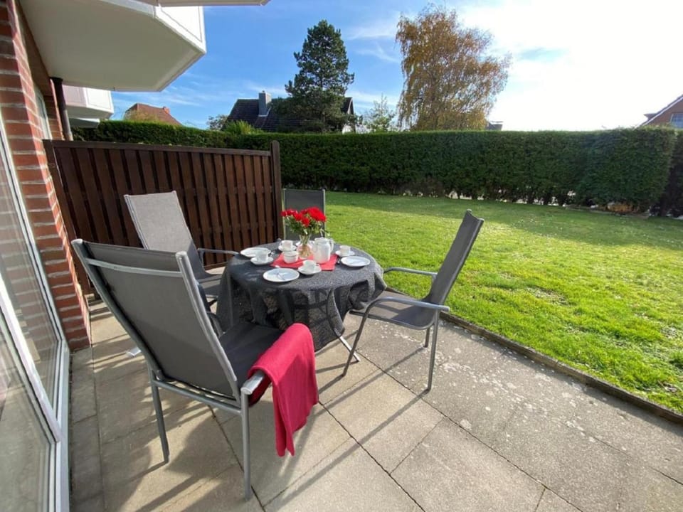 Spring, Dining area, Garden view