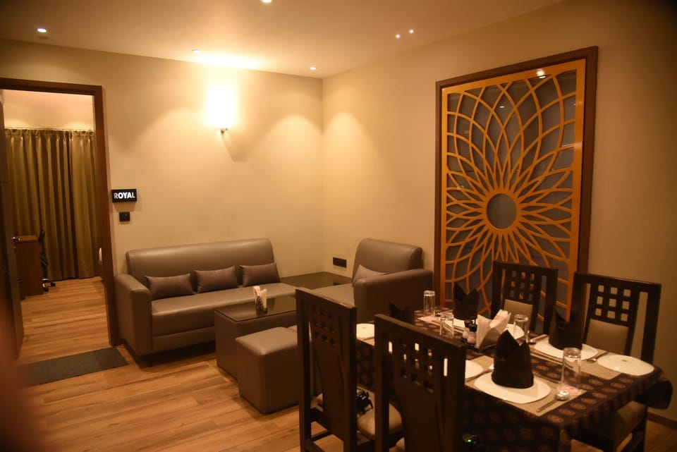 Living room, Seating area, Dining area