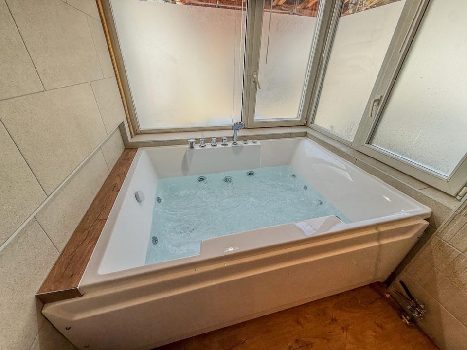 Hot Tub, Hot Tub, Bathroom, Bath