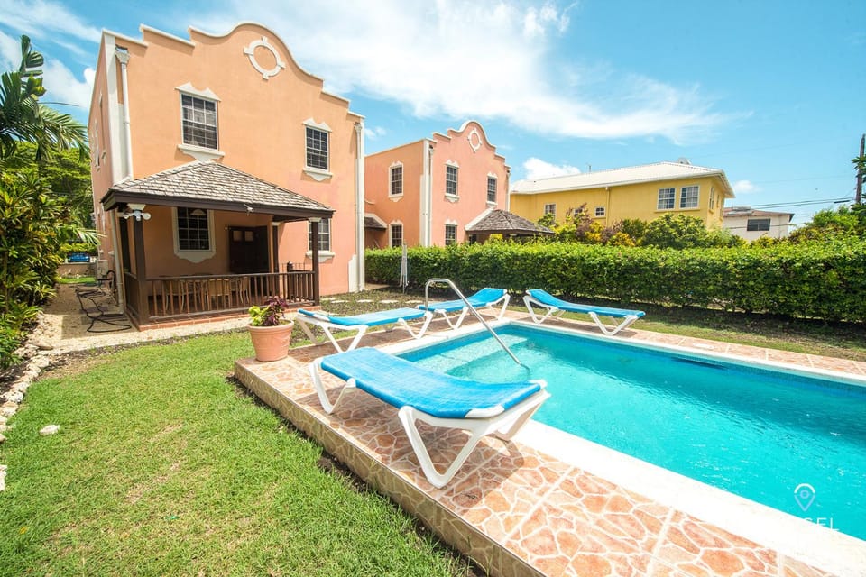 Swimming pool, sunbed