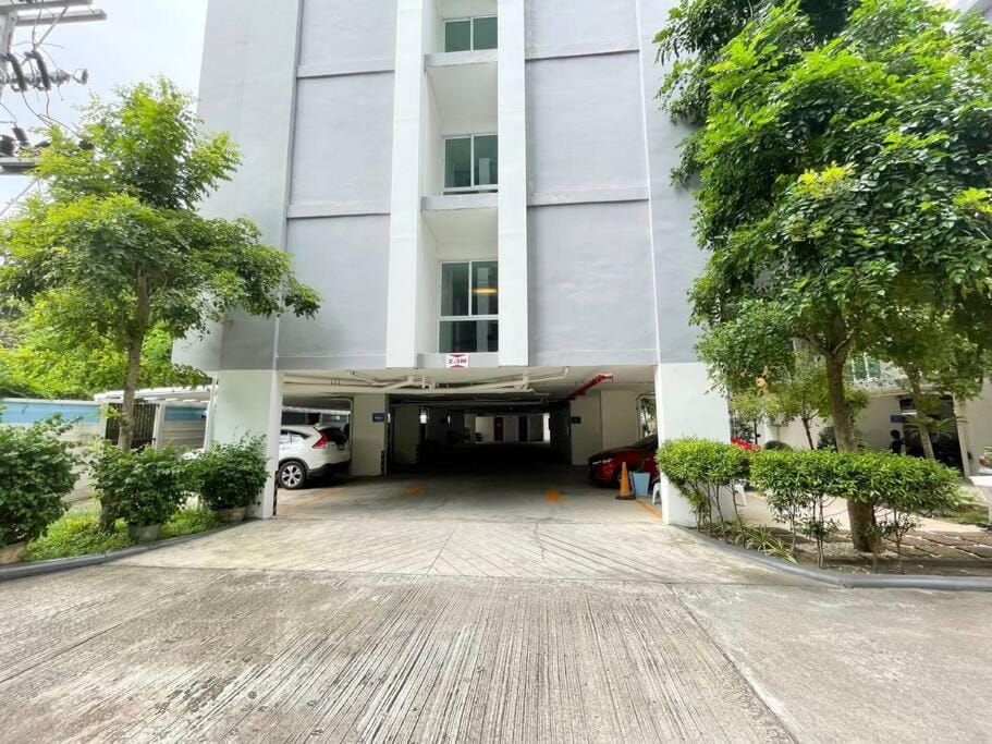 Property building, Facade/entrance