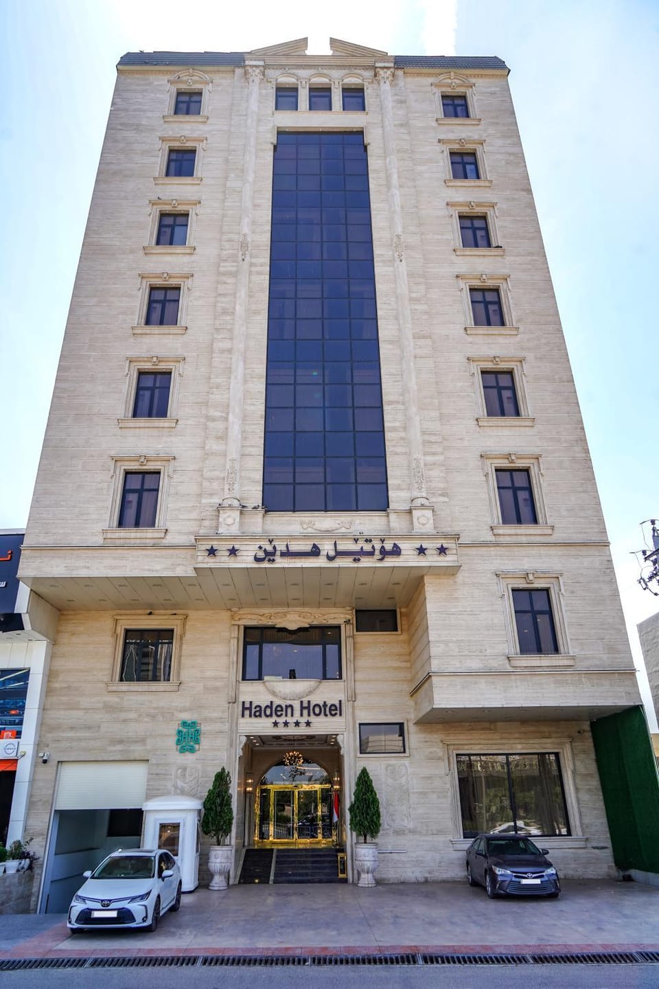 Facade/entrance, Location