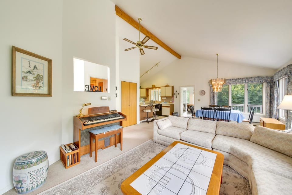 Charming Retreat w/ Deck ~ 4 Mi From Casco Bay! House in Orrs Island