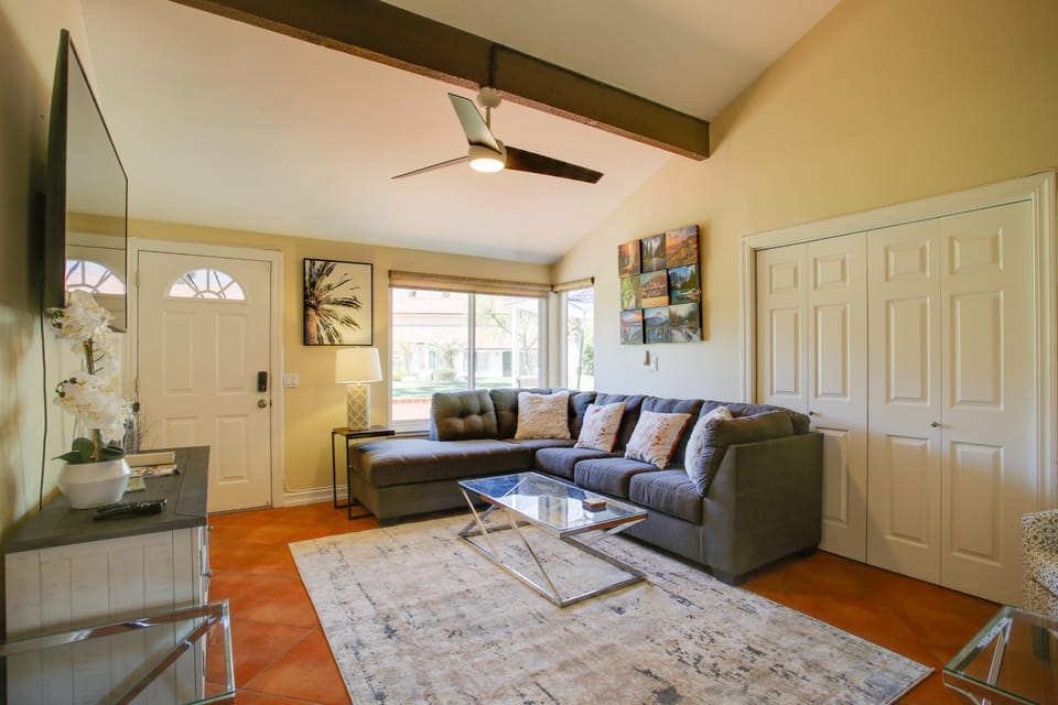 Townhome w/ Pool Access, Near Dtwn Palm Springs! House in Cathedral City