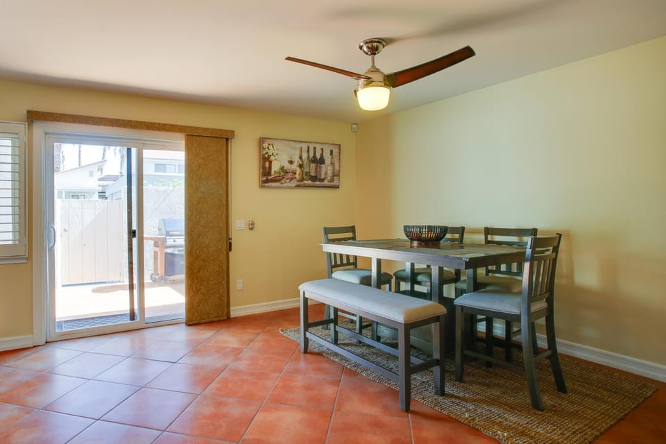 Townhome w/ Pool Access, Near Dtwn Palm Springs! House in Cathedral City