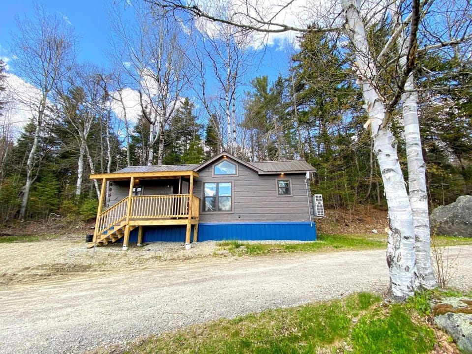 B10 NEW Awesome Tiny Home with AC Mountain Views Minutes to Skiing Hiking Attractions House in Twin Mountain