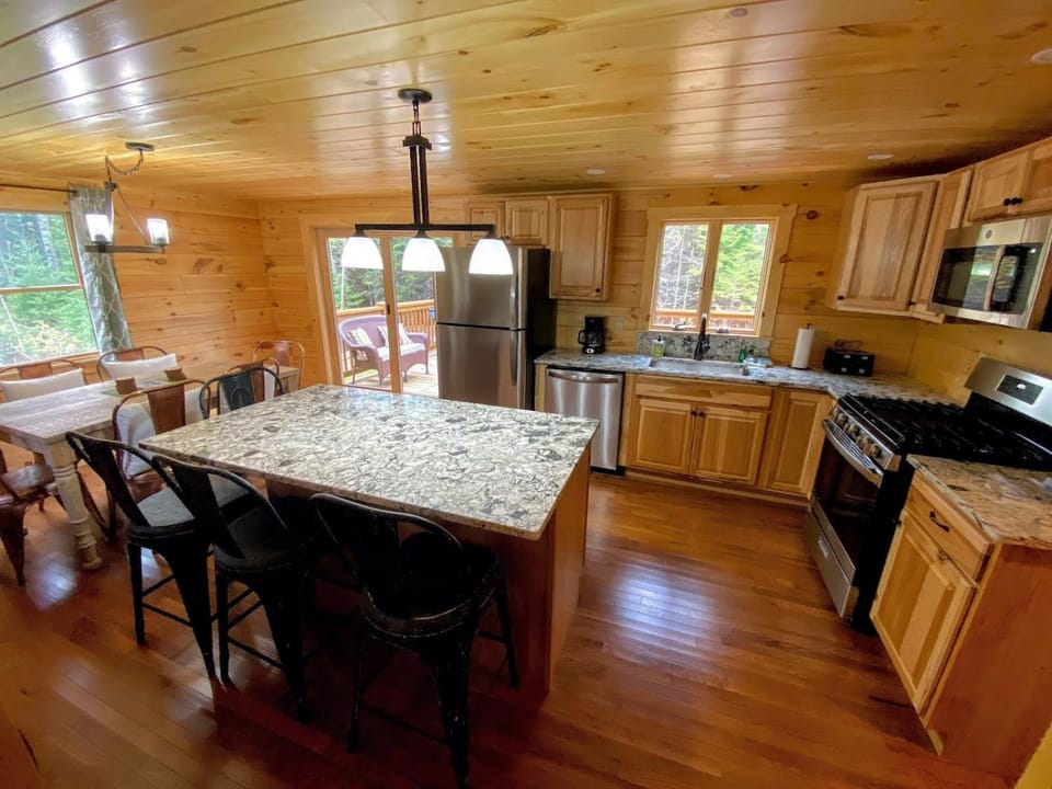 Brand New Log Home Well appointed great location with AC wifi cable fireplace firepit House in Whitefield