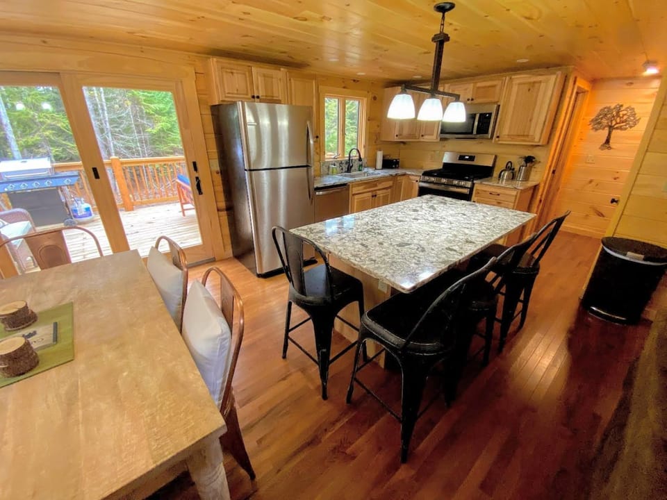 Brand New Log Home Well appointed great location with AC wifi cable fireplace firepit House in Whitefield