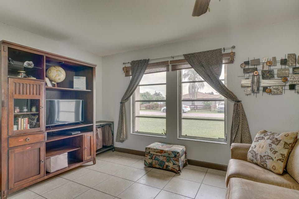 Canal-Front Retreat w/ Heated Pool & Hot Tub! House in Port Charlotte