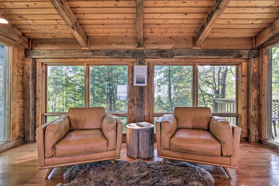 Deck & Hot Tub: Mtn-View Gatlinburg Cabin Cabin in Gatlinburg