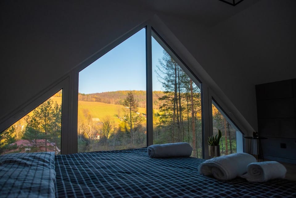 Bedroom, Mountain view