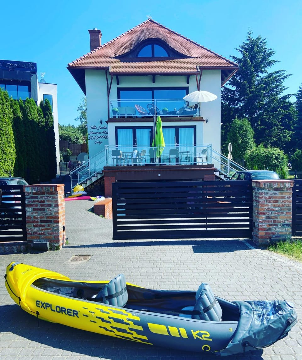 Property building, Day, Natural landscape, Activities