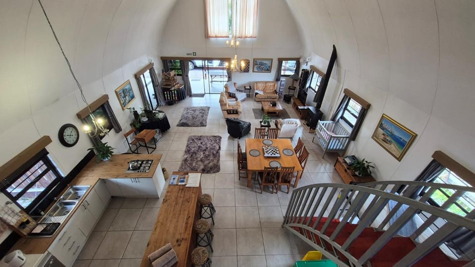 Communal lounge/ TV room, Bed, TV and multimedia, Living room, Photo of the whole room, Seating area, Dining area, Evening entertainment, Bedroom