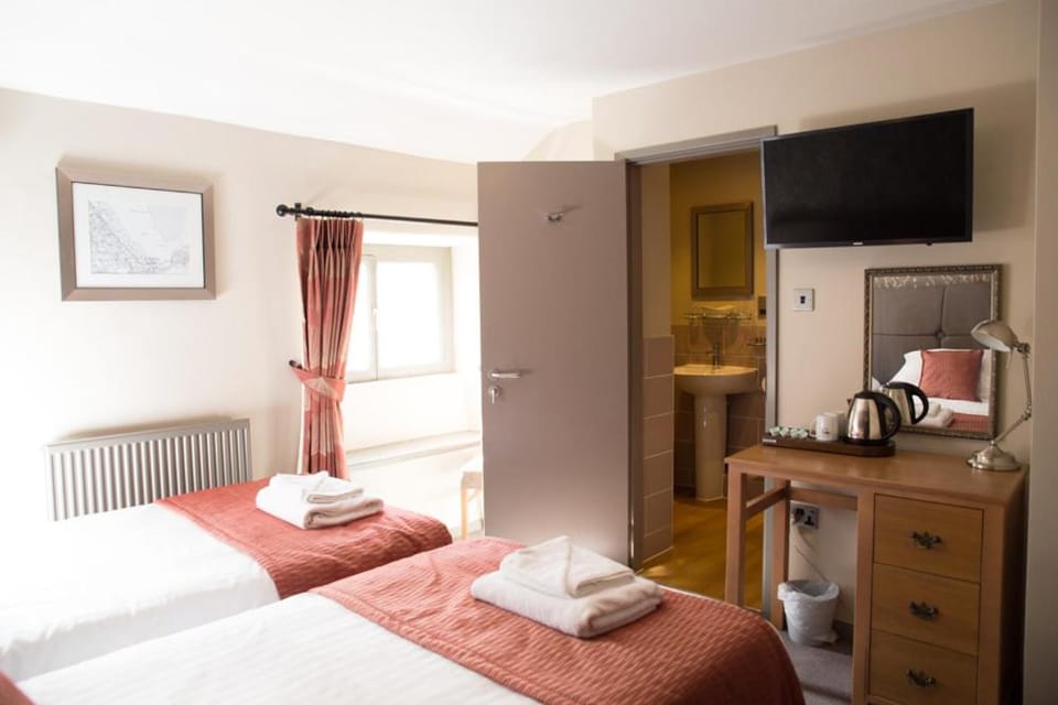 Bed, TV and multimedia, Kitchen or kitchenette, Photo of the whole room, Bedroom, towels