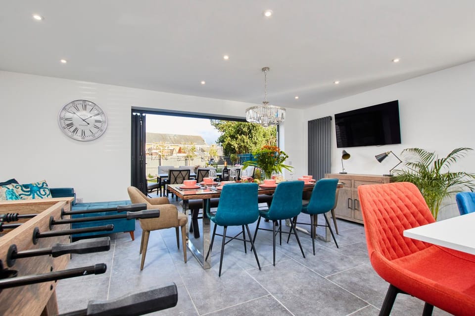 Dining area, kitchen