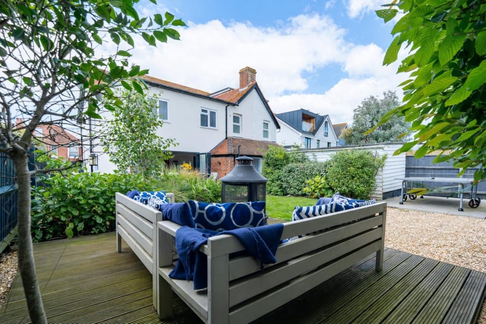 BBQ facilities, Garden, Seating area