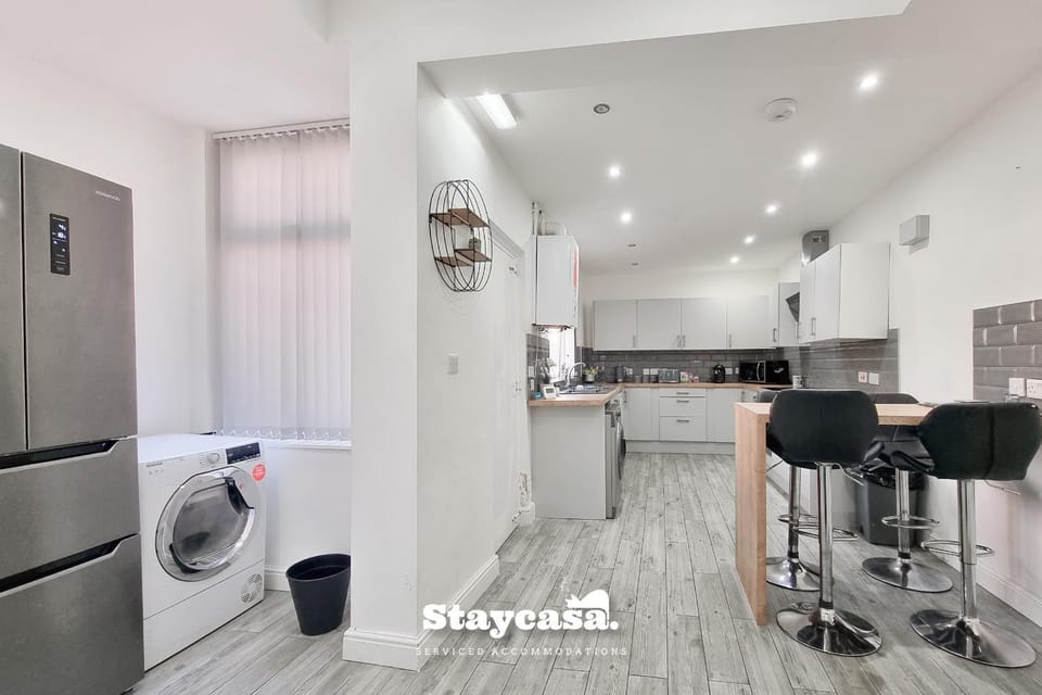 Cowesby Co-Living - Private Room Self-Cater House in Manchester