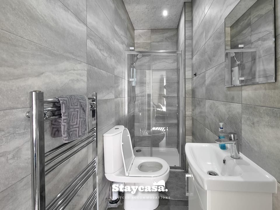 Cowesby Co-Living - Private Room Self-Cater House in Manchester