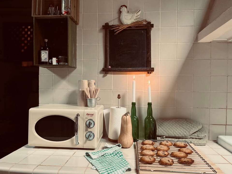 Kitchen or kitchenette, Food, stove, toaster