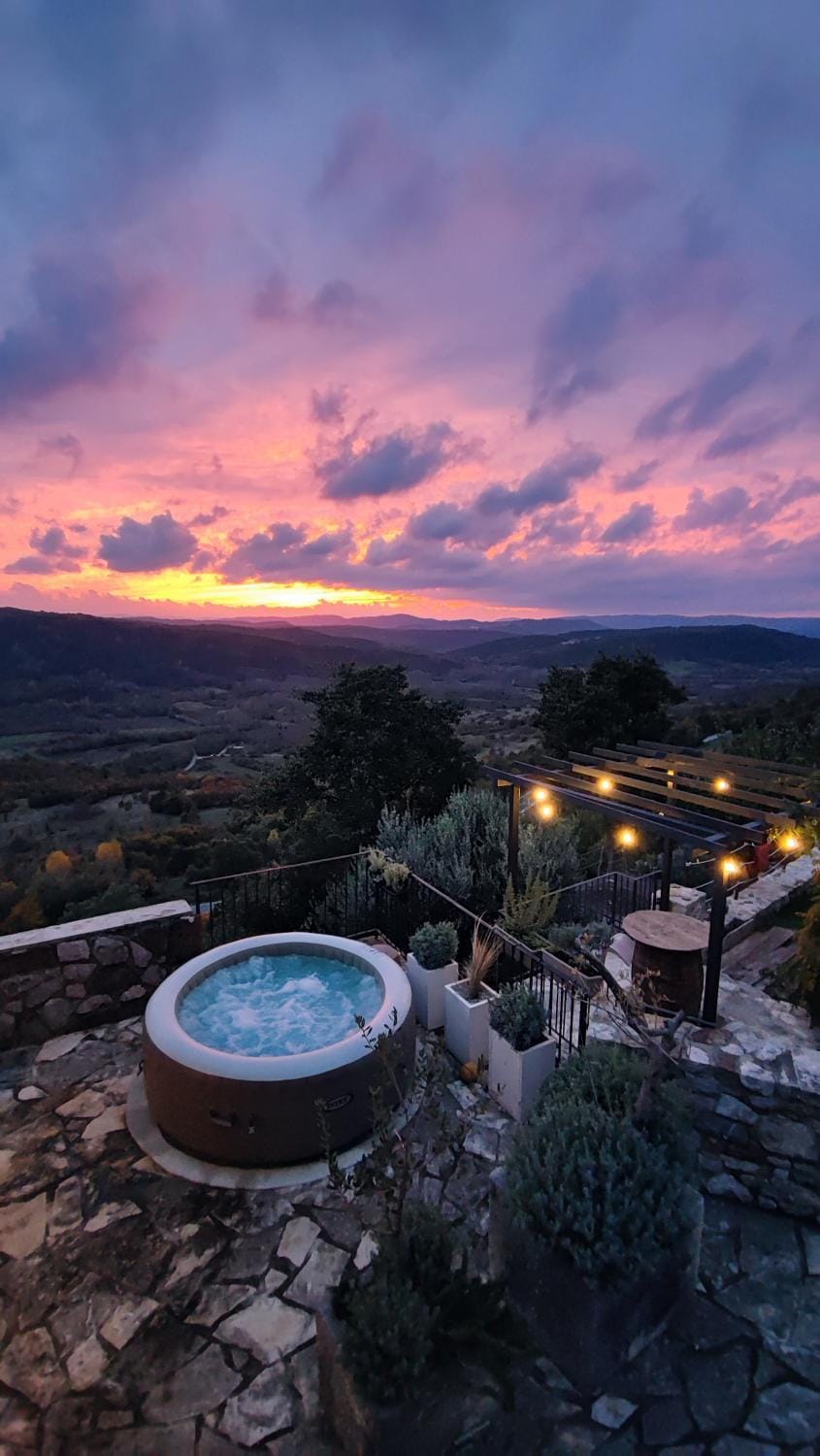 Amazing STUDIO CASA FERMEGLIA with private jacuzzie and perfect panoramic view Apartment in Istria County