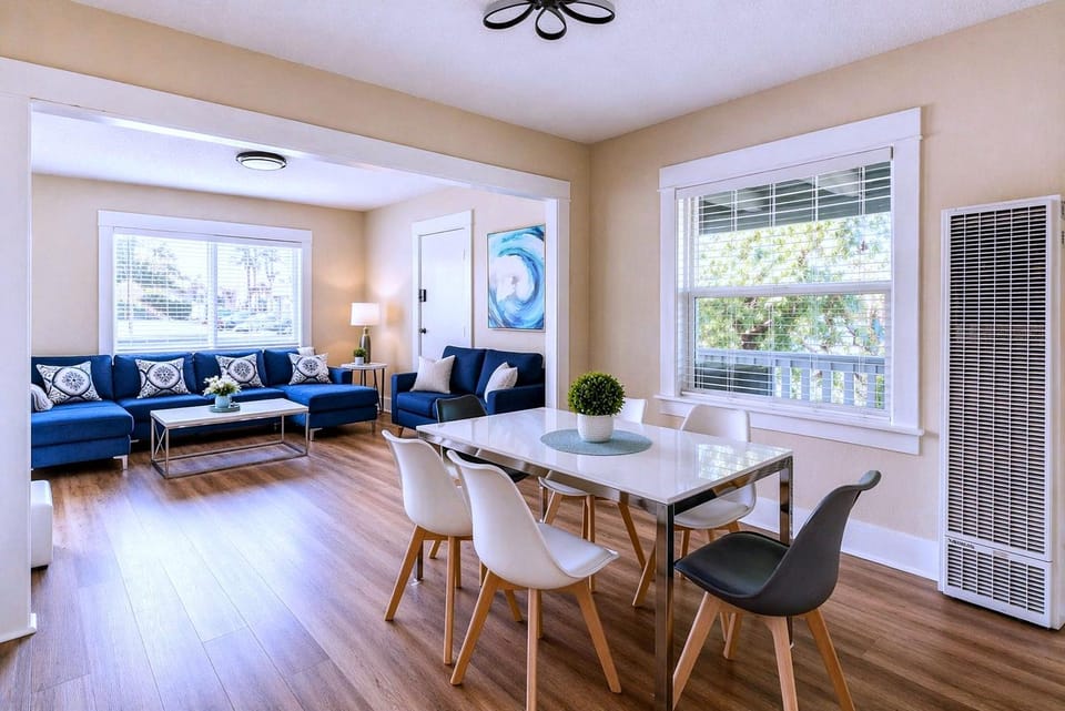 Living room, Photo of the whole room, Seating area, Dining area