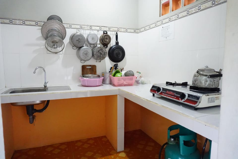Kitchen or kitchenette, kitchen