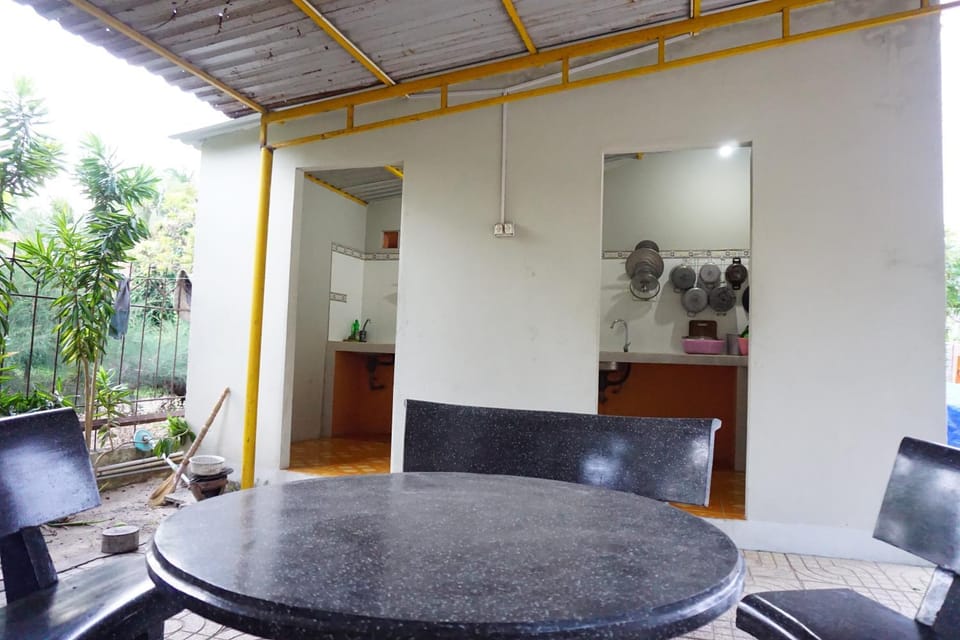 Kitchen or kitchenette, Dining area, kitchen