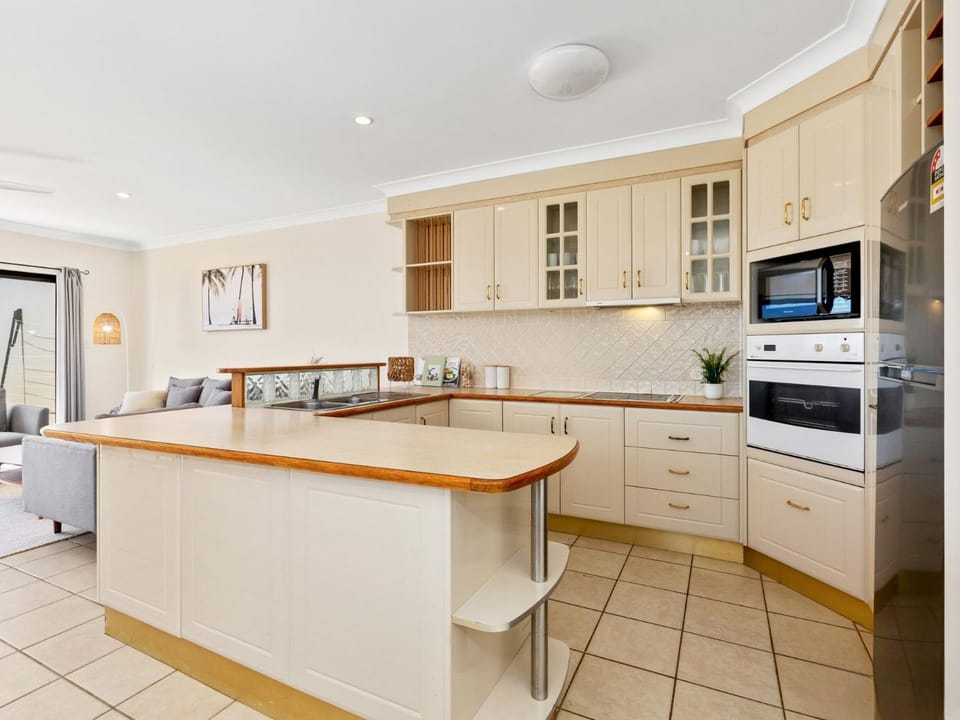 Kitchen or kitchenette, dishwasher, oven, stove