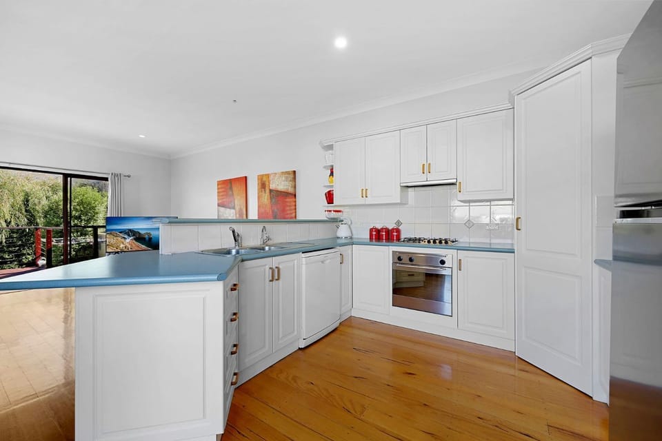 Kitchen or kitchenette, oven, stove