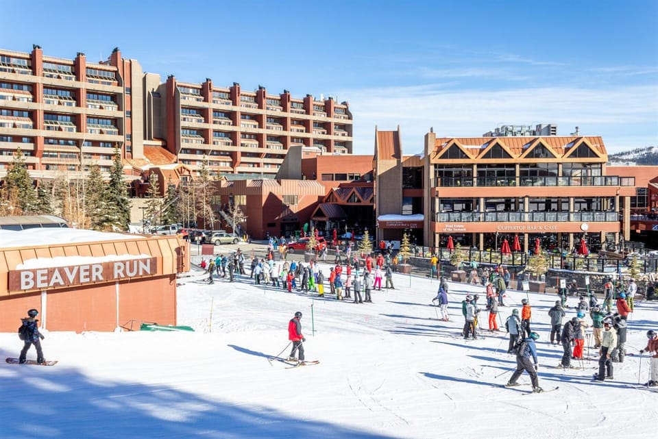 Beaver Run Resort Ski-InSki Out Pools Hot Tubs Apartment in Breckenridge