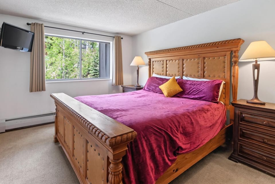 Beaver Run Resort Ski-InSki Out Pools Hot Tubs Apartment in Breckenridge