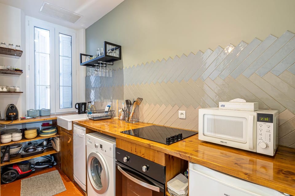 Coffee/tea facilities, Kitchen or kitchenette, minibar, oven, pet friendly, stove, toaster, washing machine