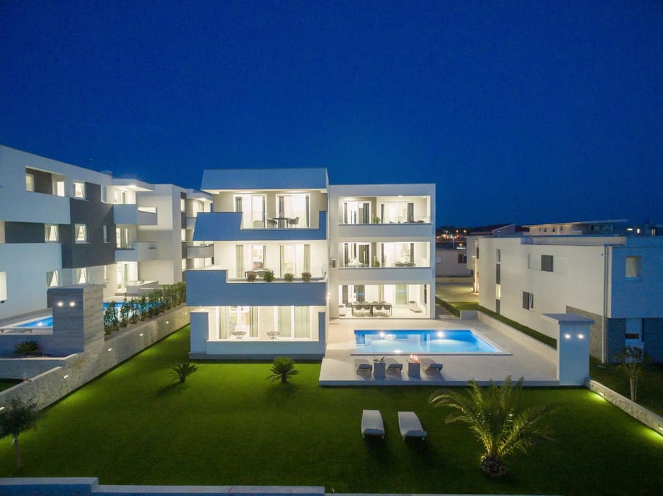 Property building, Swimming pool