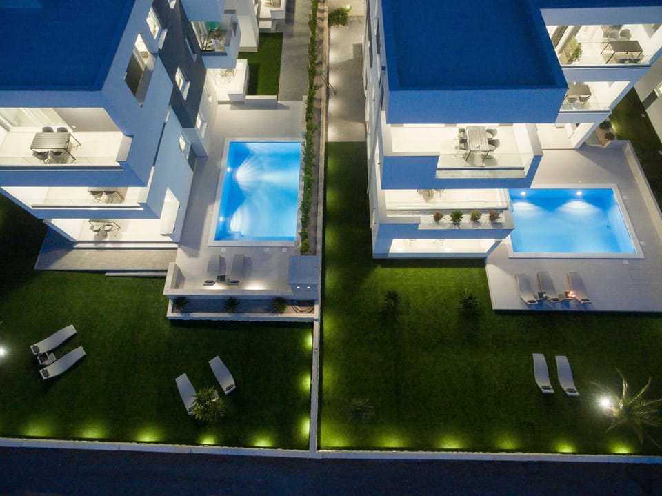 Property building, Swimming pool