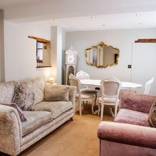 Whispering Place Georgian Grade II Sleeps 6 Adults 3 mins from Safari Park & Steam Train Bed and Breakfast in Bewdley
