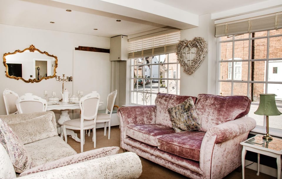Whispering Place Georgian Grade II Sleeps 6 Adults 3 mins from Safari Park & Steam Train Bed and Breakfast in Bewdley